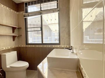 House for sale 3 bedrooms with Built-in furniture in Koolpunt Ville 6