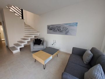 CASA EN VENTA DE 4 RECÁMARAS CON ROOF GARDEN, ALBERCA Y EXCELENTES ÁREAS VERDES.