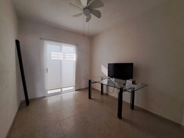 CASA EN VENTA DE 4 RECÁMARAS CON ROOF GARDEN, ALBERCA Y EXCELENTES ÁREAS VERDES.