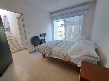 CASA EN VENTA DE 4 RECÁMARAS CON ROOF GARDEN, ALBERCA Y EXCELENTES ÁREAS VERDES.
