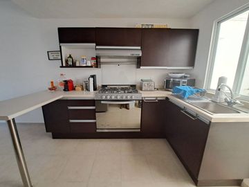 CASA EN VENTA DE 4 RECÁMARAS CON ROOF GARDEN, ALBERCA Y EXCELENTES ÁREAS VERDES.