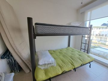 CASA EN VENTA DE 4 RECÁMARAS CON ROOF GARDEN, ALBERCA Y EXCELENTES ÁREAS VERDES.