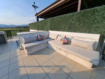 CASA EN VENTA DE 4 RECÁMARAS CON ROOF GARDEN, ALBERCA Y EXCELENTES ÁREAS VERDES.