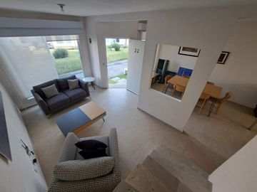 CASA EN VENTA DE 4 RECÁMARAS CON ROOF GARDEN, ALBERCA Y EXCELENTES ÁREAS VERDES.