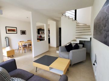 CASA EN VENTA DE 4 RECÁMARAS CON ROOF GARDEN, ALBERCA Y EXCELENTES ÁREAS VERDES.