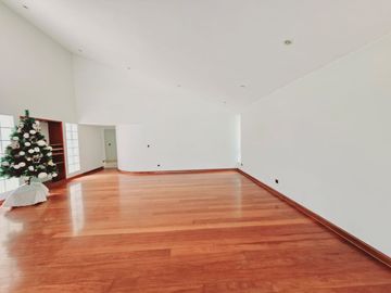 Oportunidad por viaje casa Remodelada Zona Exclusiva Molina vieja 700m2