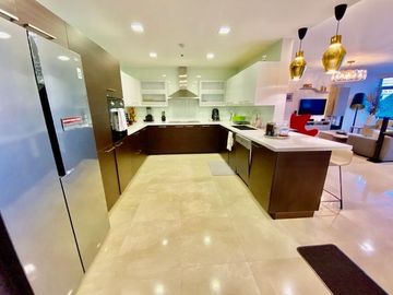 For Rent/Sale: Tastefully furnished Three Bedroom Unit in The Suites, BGC