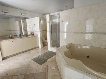 Alquilo Linda Casa con Piscina en Exclusiva Zona de La Molina