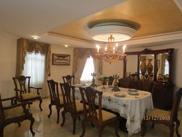 VENTA ESPACIOSA CASA ESTILO UNICO, ESPAÑOL..!! ESTRATEGICA UBICACION..