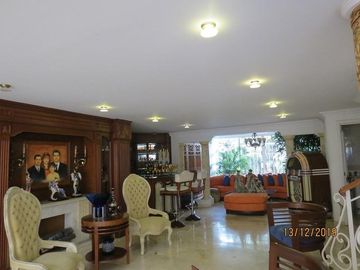 VENTA ESPACIOSA CASA ESTILO UNICO, ESPAÑOL..!! ESTRATEGICA UBICACION..