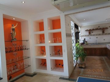 VENTA ESPACIOSA CASA ESTILO UNICO, ESPAÑOL..!! ESTRATEGICA UBICACION..