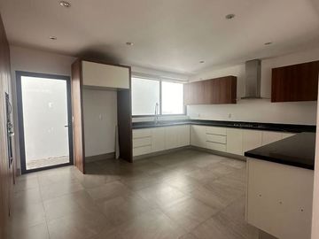 R311 Residencia en venta 4  recamaras Fracc Rincon del Paraso Altozano Morelia