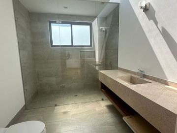 R311 Residencia en venta 4  recamaras Fracc Rincon del Paraso Altozano Morelia