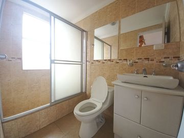 AMPLIA CASA EN VENTA UBICADA EN YE DEL CEBOLLAR A 5 MIN DE LA BASILICA U. CATOLICA