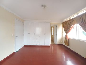 AMPLIA CASA EN VENTA UBICADA EN YE DEL CEBOLLAR A 5 MIN DE LA BASILICA U. CATOLICA