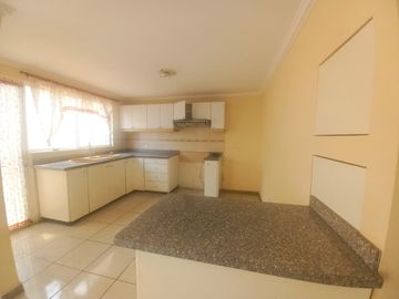 AMPLIA CASA EN VENTA UBICADA EN YE DEL CEBOLLAR A 5 MIN DE LA BASILICA U. CATOLICA