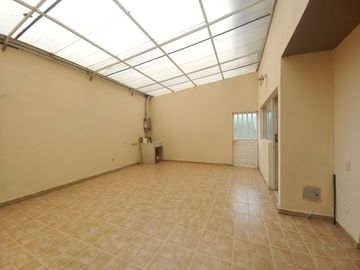 AMPLIA CASA EN VENTA UBICADA EN YE DEL CEBOLLAR A 5 MIN DE LA BASILICA U. CATOLICA