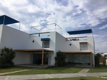 EXCELENTE OPORTUNIDAD DE CASA DE PLAYA EN CONDOMINIO PRIVADO
