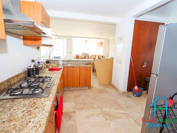 Depa con terraza y jacuzzi. Con club de playa
