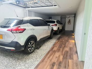SE VENDE CASA INDEPENDIENTE EN LA FLORA, CALI, COLOMBIA, ZONA NORTE.