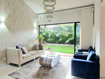 SE VENDE CASA INDEPENDIENTE EN LA FLORA, CALI, COLOMBIA, ZONA NORTE.