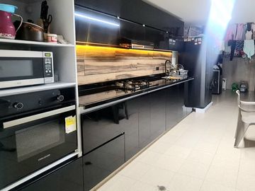 SE VENDE CASA INDEPENDIENTE EN LA FLORA, CALI, COLOMBIA, ZONA NORTE.