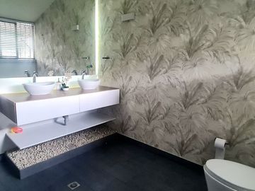 SE VENDE CASA INDEPENDIENTE EN LA FLORA, CALI, COLOMBIA, ZONA NORTE.