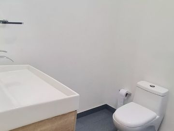 SE VENDE CASA INDEPENDIENTE EN LA FLORA, CALI, COLOMBIA, ZONA NORTE.