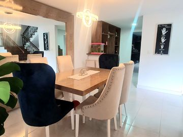 SE VENDE CASA INDEPENDIENTE EN LA FLORA, CALI, COLOMBIA, ZONA NORTE.