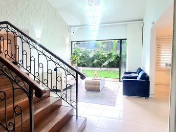 SE VENDE CASA INDEPENDIENTE EN LA FLORA, CALI, COLOMBIA, ZONA NORTE.
