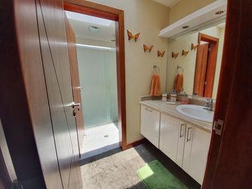 Venta Casa Cumbayá - Lumbisí, Urb. Santa Elena, Contrucción 488 m², T - 405 M²,$400.000