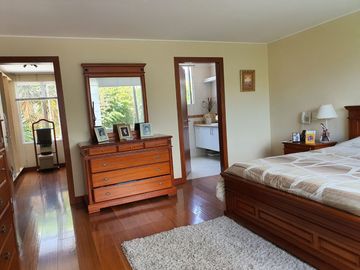 Venta Casa Cumbayá - Lumbisí, Urb. Santa Elena, Contrucción 488 m², T - 405 M²,$400.000