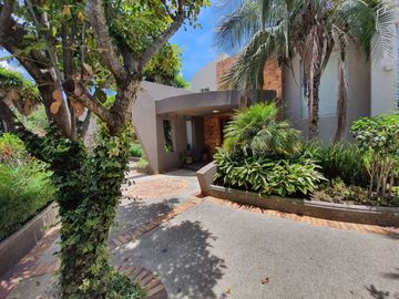 Venta Casa Cumbayá - Lumbisí, Urb. Santa Elena, Contrucción 488 m², T - 405 M²,$400.000