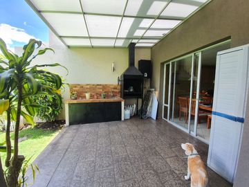 Venta Casa Cumbayá - Lumbisí, Urb. Santa Elena, Contrucción 488 m², T - 405 M²,$400.000