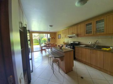 Venta Casa Cumbayá - Lumbisí, Urb. Santa Elena, Contrucción 488 m², T - 405 M²,$400.000