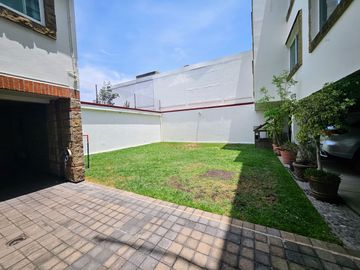 Venta de Townhouse en Lomas del Chamizal, a 3 min de Bosques