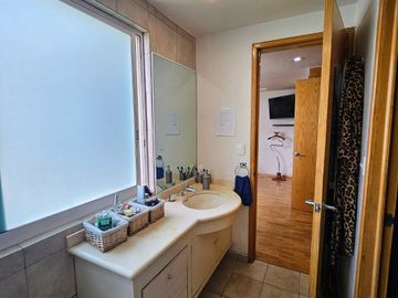 Venta de Townhouse en Lomas del Chamizal, a 3 min de Bosques