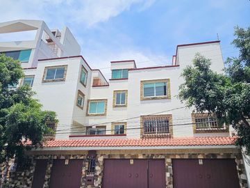 Venta de Townhouse en Lomas del Chamizal, a 3 min de Bosques