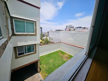 Venta de Townhouse en Lomas del Chamizal, a 3 min de Bosques
