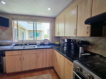 Venta de Townhouse en Lomas del Chamizal, a 3 min de Bosques