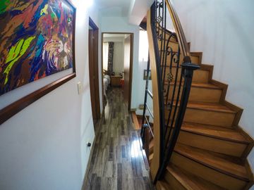 VENTA de CASA CLUB LOS LAGARTOS, cerca a CC TITAN PLAZA, CC Parque la Colina, Av Boyacá, Estación Transmilenio, Calle 80, Calle 127 y Parque Los Lagar