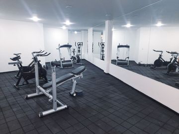 VENTA de CASA CLUB LOS LAGARTOS, cerca a CC TITAN PLAZA, CC Parque la Colina, Av Boyacá, Estación Transmilenio, Calle 80, Calle 127 y Parque Los Lagar