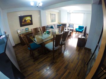 VENTA de CASA CLUB LOS LAGARTOS, cerca a CC TITAN PLAZA, CC Parque la Colina, Av Boyacá, Estación Transmilenio, Calle 80, Calle 127 y Parque Los Lagar