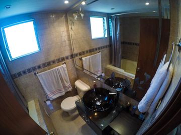 VENTA de CASA CLUB LOS LAGARTOS, cerca a CC TITAN PLAZA, CC Parque la Colina, Av Boyacá, Estación Transmilenio, Calle 80, Calle 127 y Parque Los Lagar