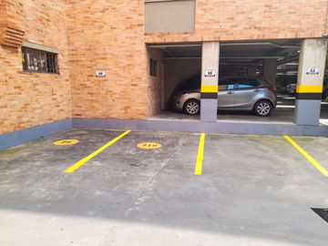 VENTA de CASA CLUB LOS LAGARTOS, cerca a CC TITAN PLAZA, CC Parque la Colina, Av Boyacá, Estación Transmilenio, Calle 80, Calle 127 y Parque Los Lagar