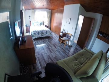VENTA de CASA CLUB LOS LAGARTOS, cerca a CC TITAN PLAZA, CC Parque la Colina, Av Boyacá, Estación Transmilenio, Calle 80, Calle 127 y Parque Los Lagar