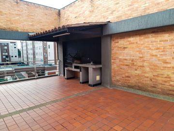 VENTA de CASA CLUB LOS LAGARTOS, cerca a CC TITAN PLAZA, CC Parque la Colina, Av Boyacá, Estación Transmilenio, Calle 80, Calle 127 y Parque Los Lagar