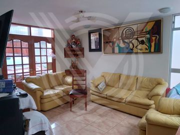 GRAN OPORTUNIDAD: SE VENDE EDIFICIO EN LÍMITE CON PUNTA HERMOSA-LURIN