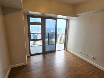 Rush Sale!! Very Good deal! 1 Bedroom Unit in Park Triangle Residences BGC near ISM Bristish School Uptown