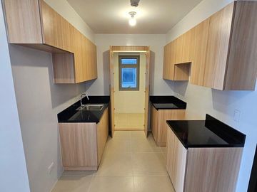 Rush Sale!! Very Good deal! 1 Bedroom Unit in Park Triangle Residences BGC near ISM Bristish School Uptown